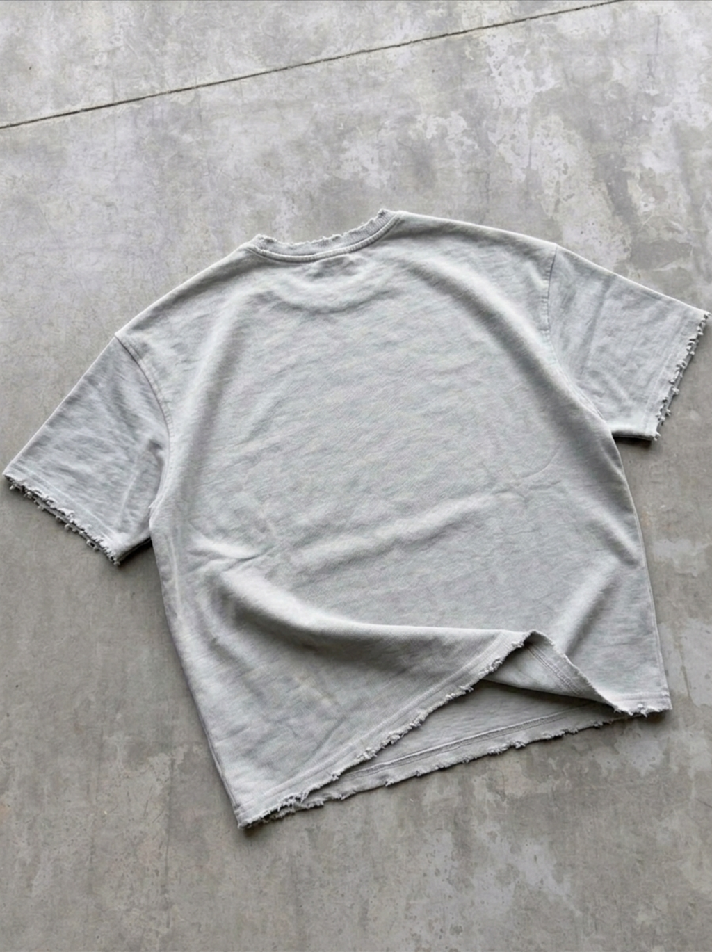 STATIC DISTRESSED TEE