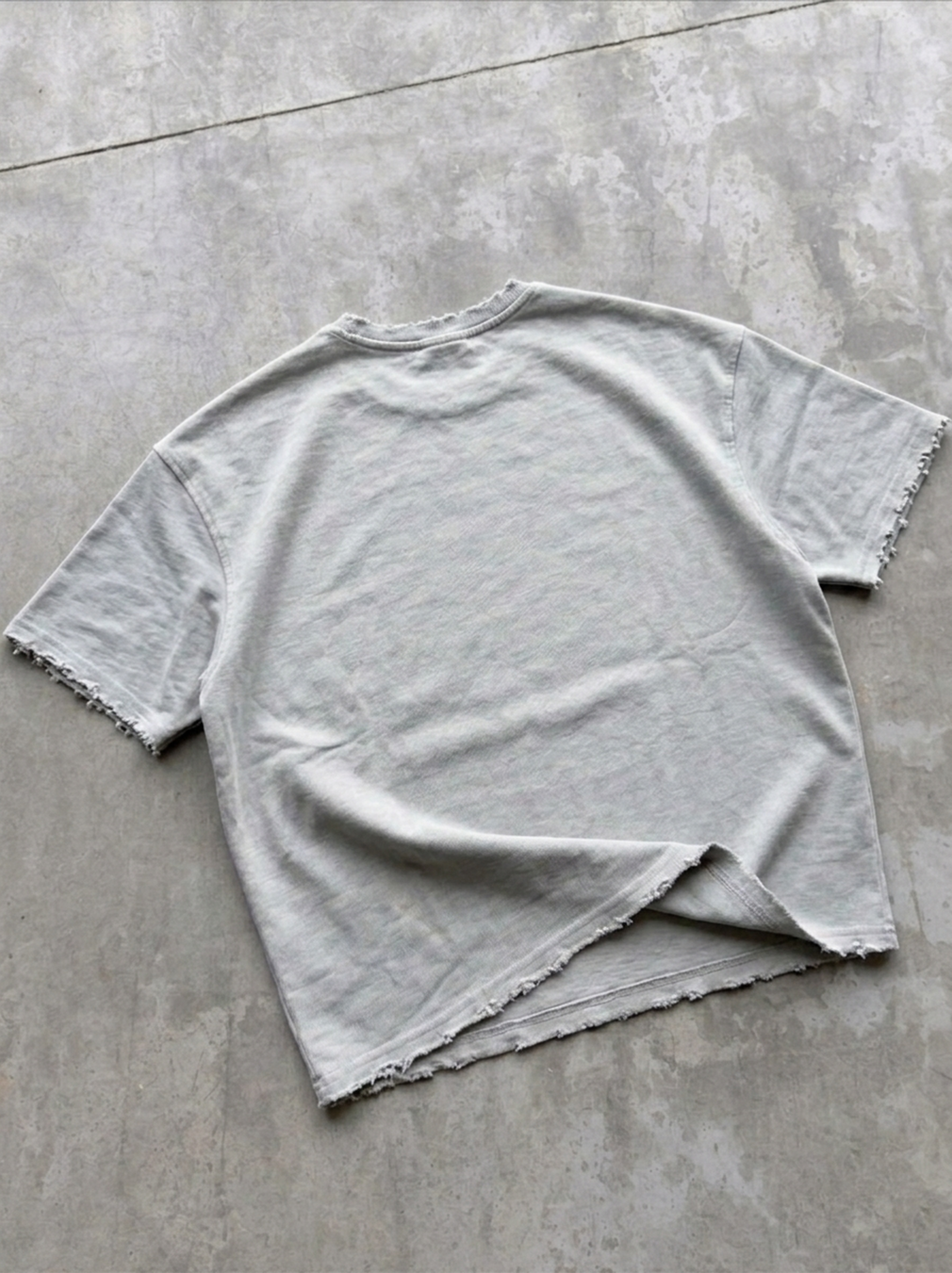 STATIC DISTRESSED TEE