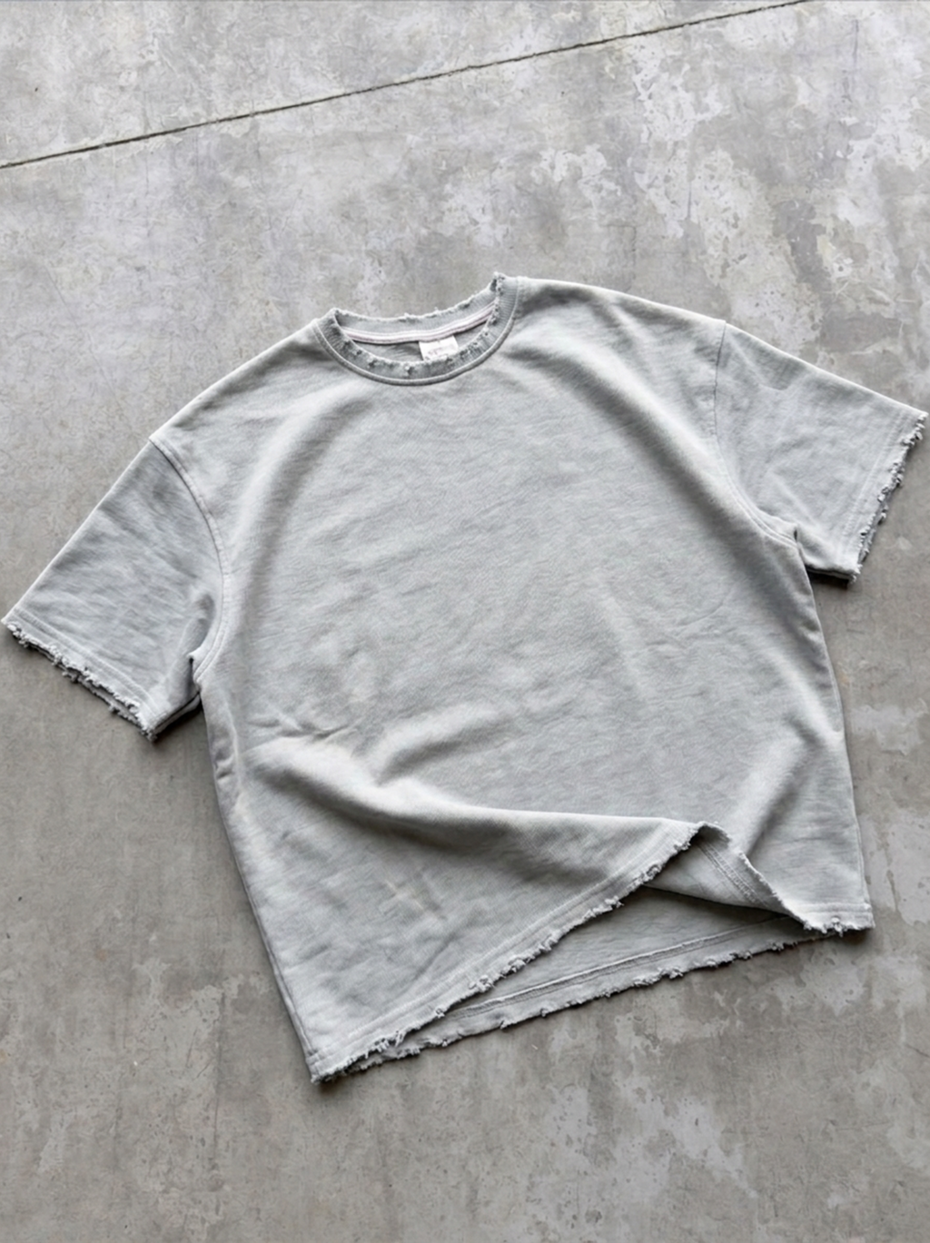 STATIC DISTRESSED TEE