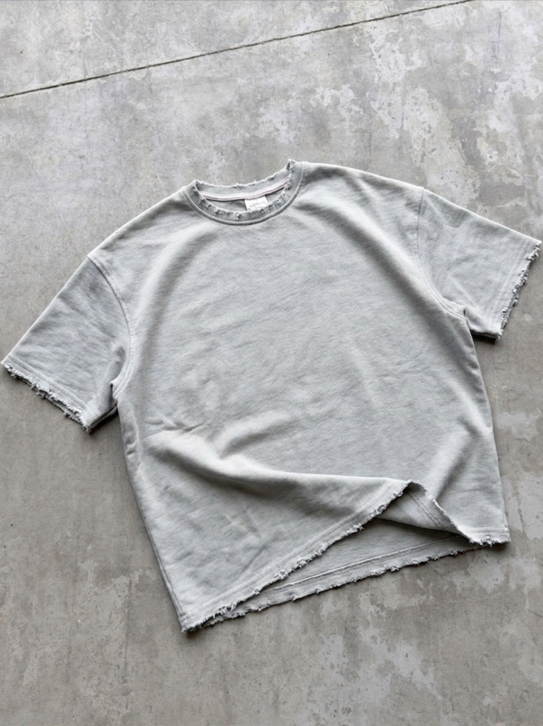 STATIC DISTRESSED TEE