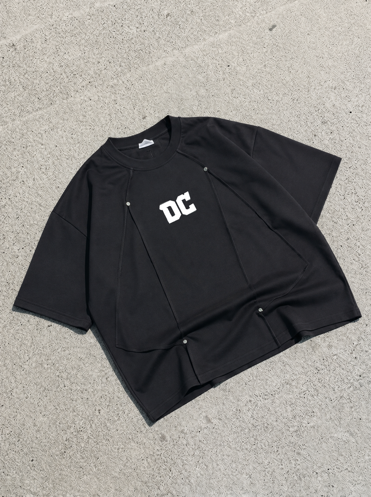 BOLT HARDWARE TEE – ONYX BLACK